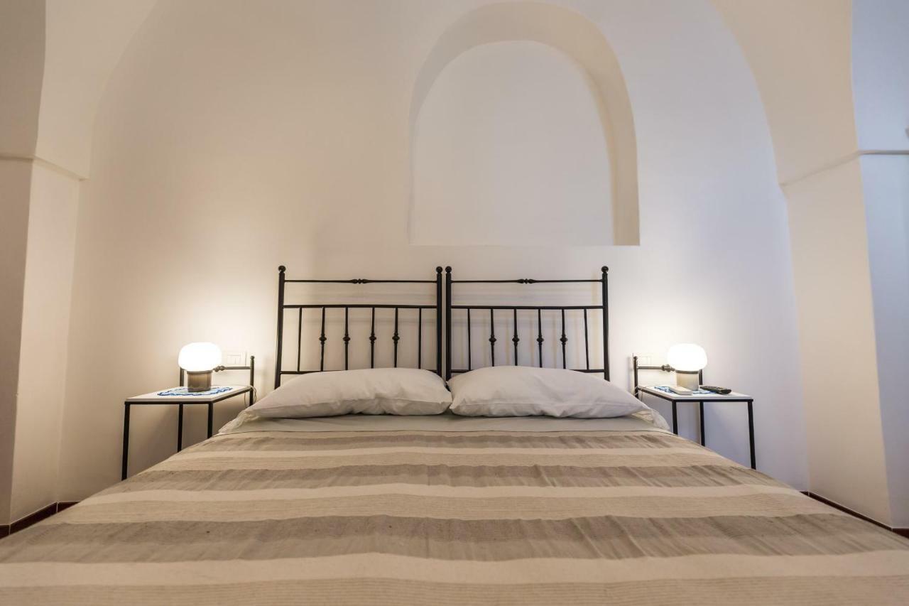Bed and Breakfast Da Concavo E Convesso Locorotondo Exterior foto
